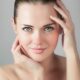 Comment puis-je rajeunir mon visage sans chirurgie ni injection ?