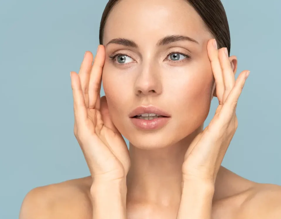 Comment retendre la peau du front sans chirurgie ?